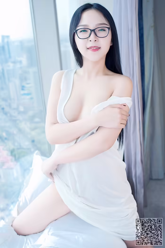 巨乳、少女、胴体