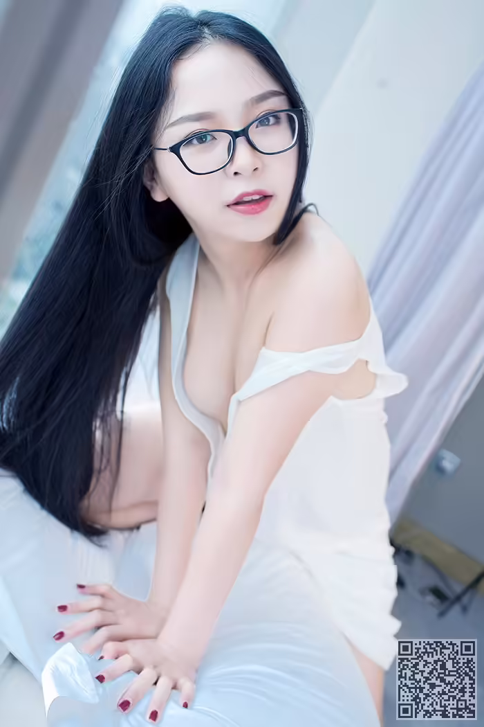 巨乳、少女、胴体