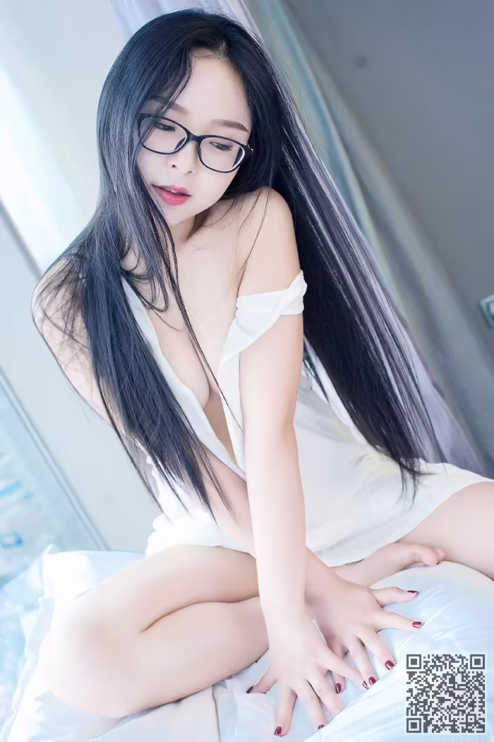 巨乳、少女、胴体
