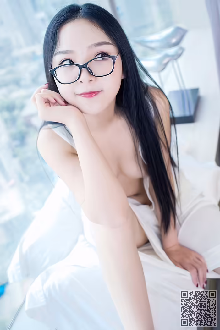 巨乳、少女、胴体