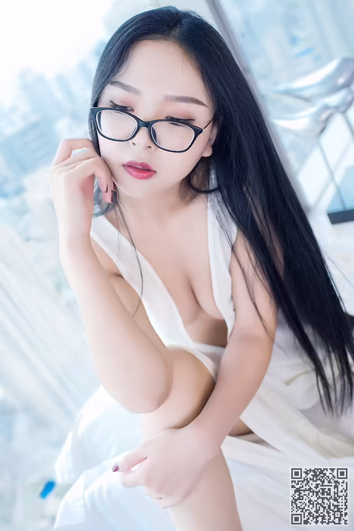 巨乳、少女、胴体