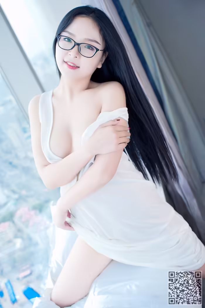 巨乳、少女、胴体