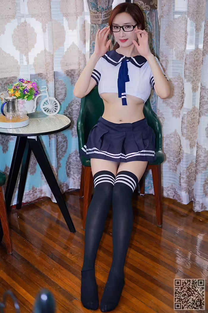 性感、尤物、周妍希、制服诱惑