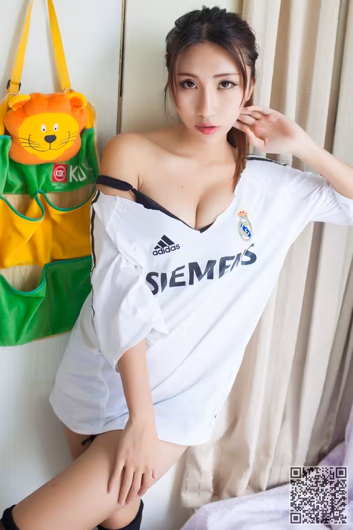 美娇娘霸气欣爷姿势撩人眼神妩媚