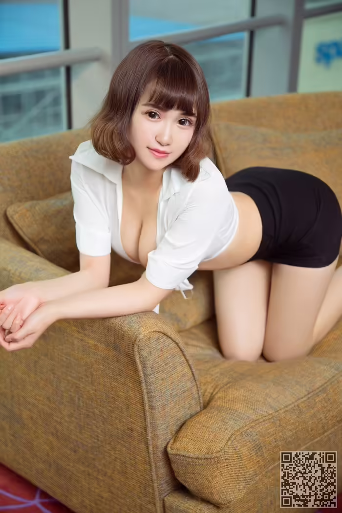 童颜巨乳、李焱