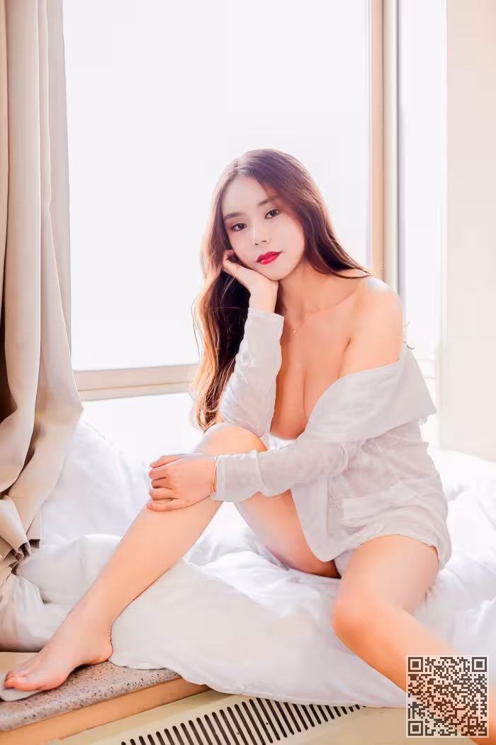 童颜巨乳美女小曼镂空内衣很吸睛