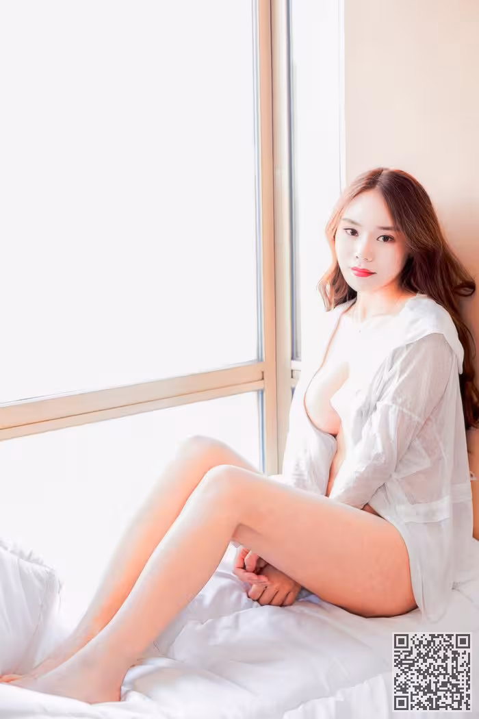 童颜巨乳美女小曼镂空内衣很吸睛
