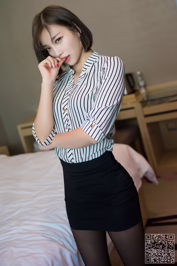 杨晨晨、黑丝、美腿、制服诱惑