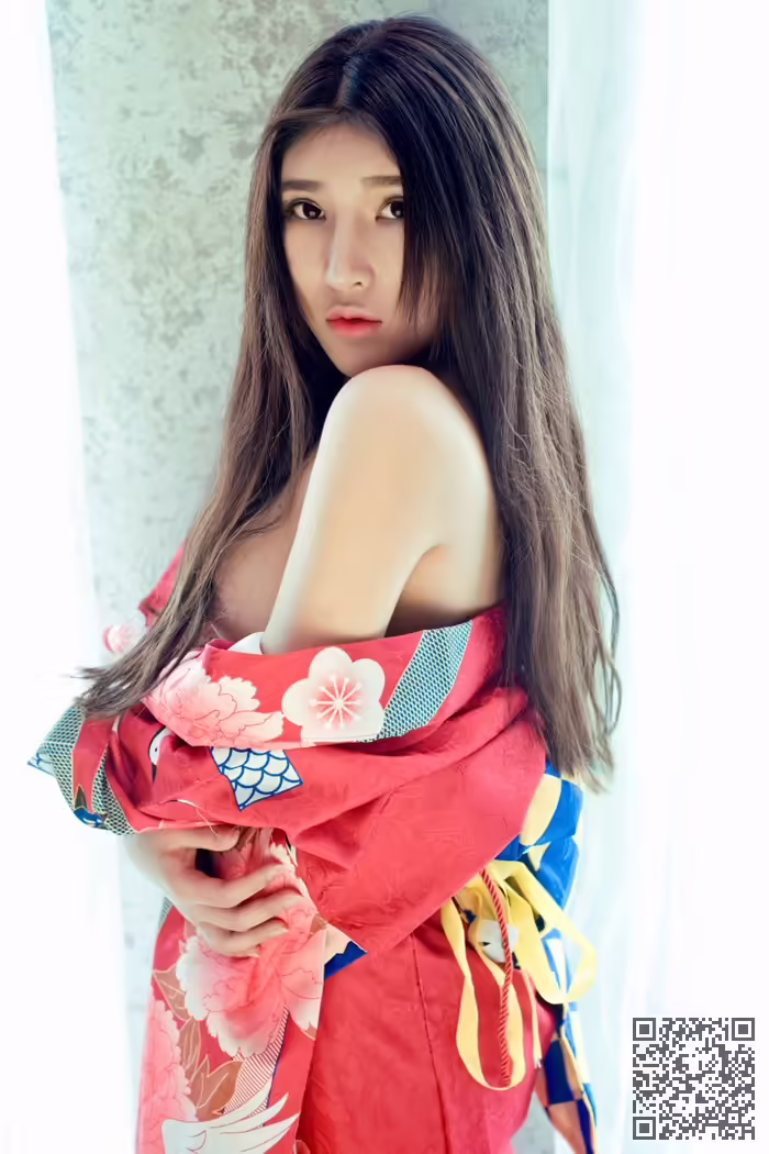 肥臀美丽的年轻女子熊大腰凹凸有致