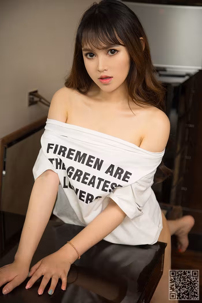 性感美妞李可私房大尺度诱惑撩人
