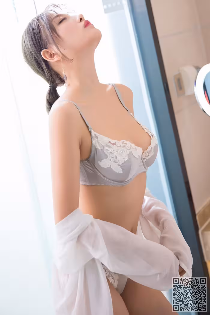 甜美女神杨晨晨浴室湿身春光乍泄