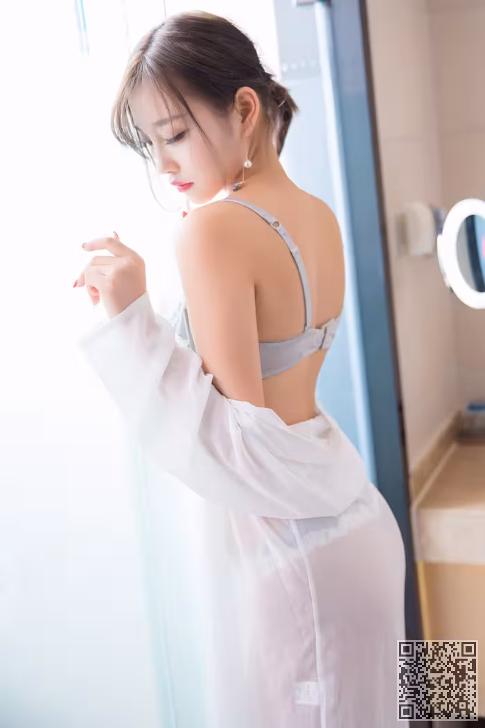 甜美女神杨晨晨浴室湿身春光乍泄