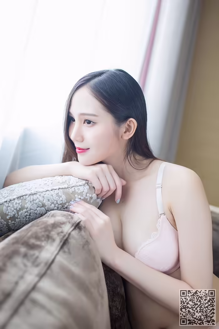 尤物、美腿、嫩乳