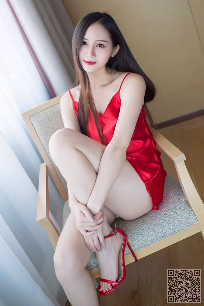 尤物、美腿、嫩乳