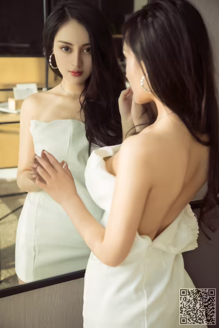 宅男女神、莫妮卡、酮体
