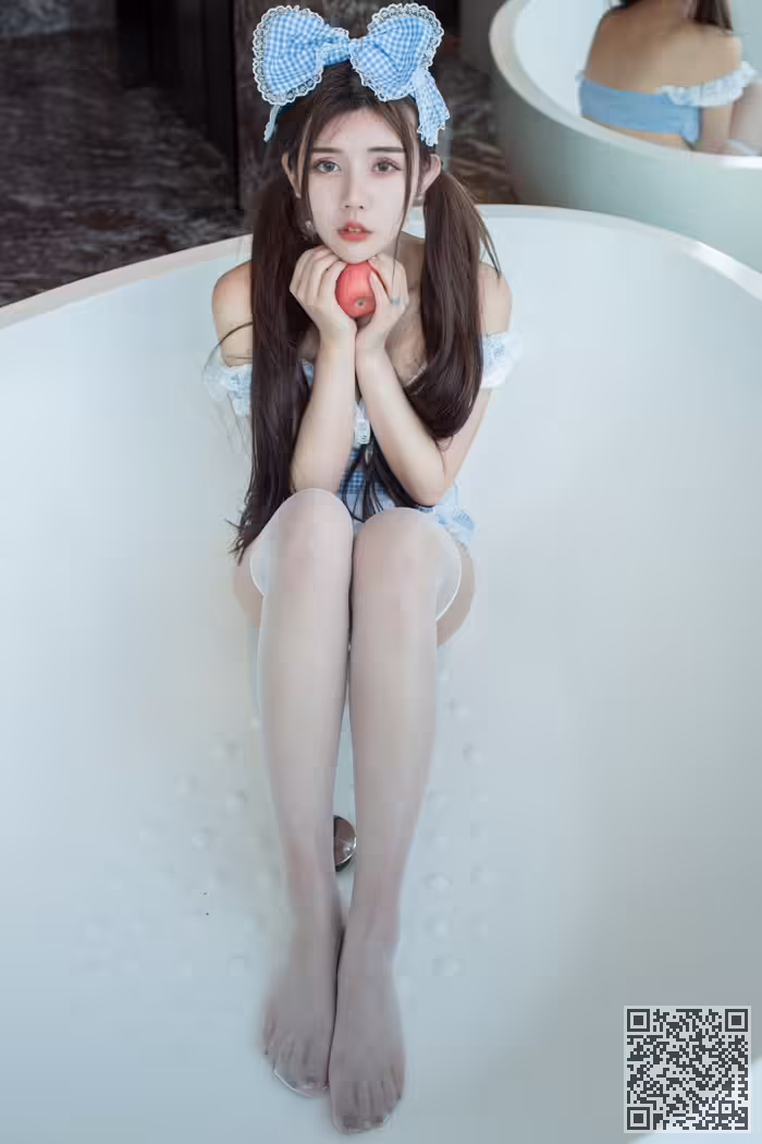 邻家少女、卓娅祺、胴体