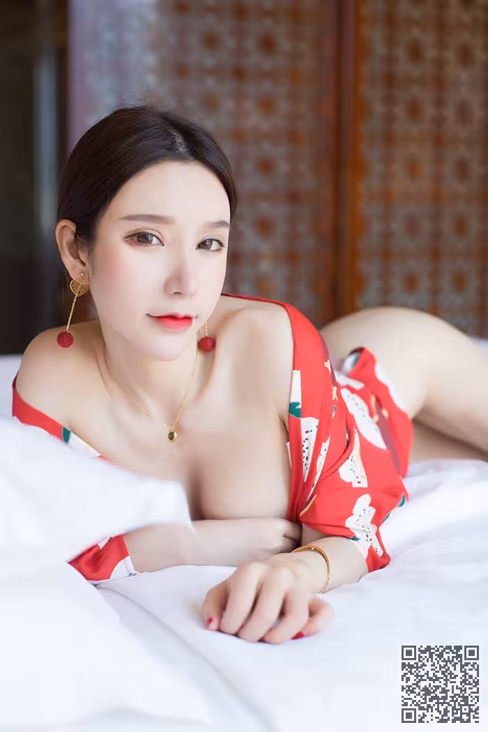 和服女神周于希丰乳肥臀性感诱惑