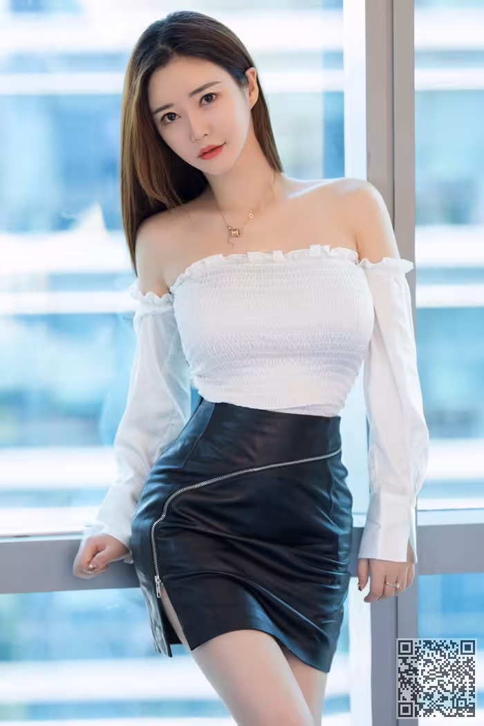 爆乳御姐佟蔓造型百变令人想入非非