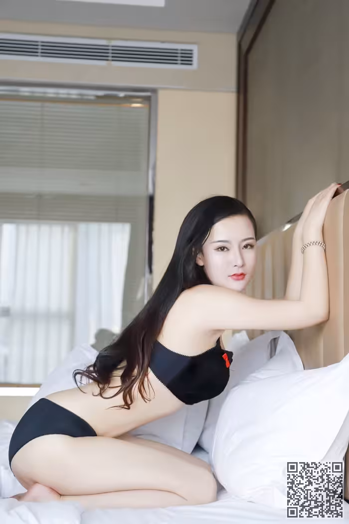 美艳少妇前凸后翘红唇娇嫩十分勾魂