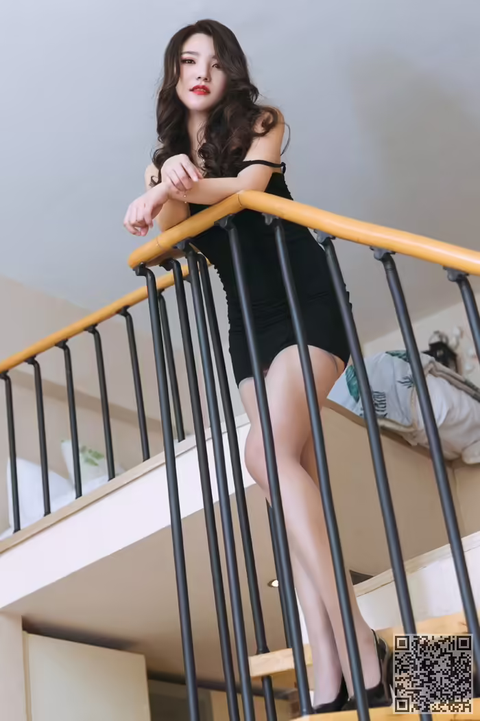 娇妻、长腿、薄丝