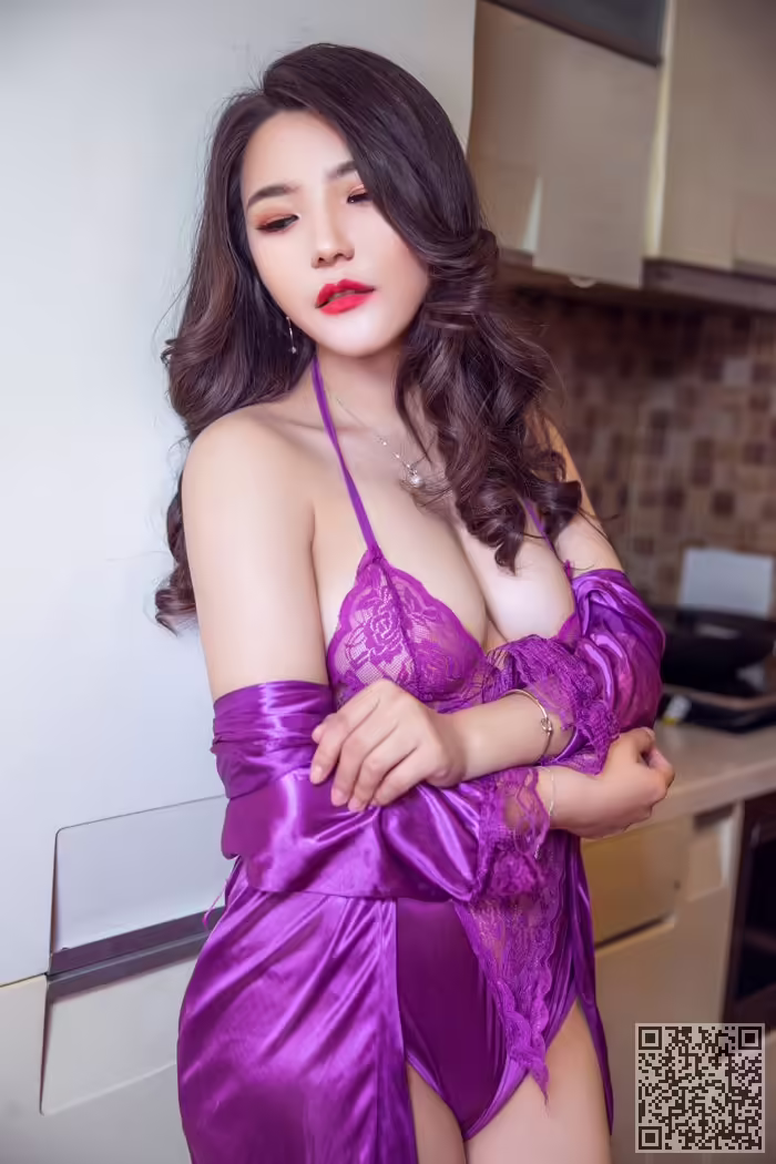 娇妻、长腿、薄丝