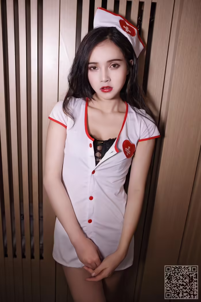 美人、小羽、护士