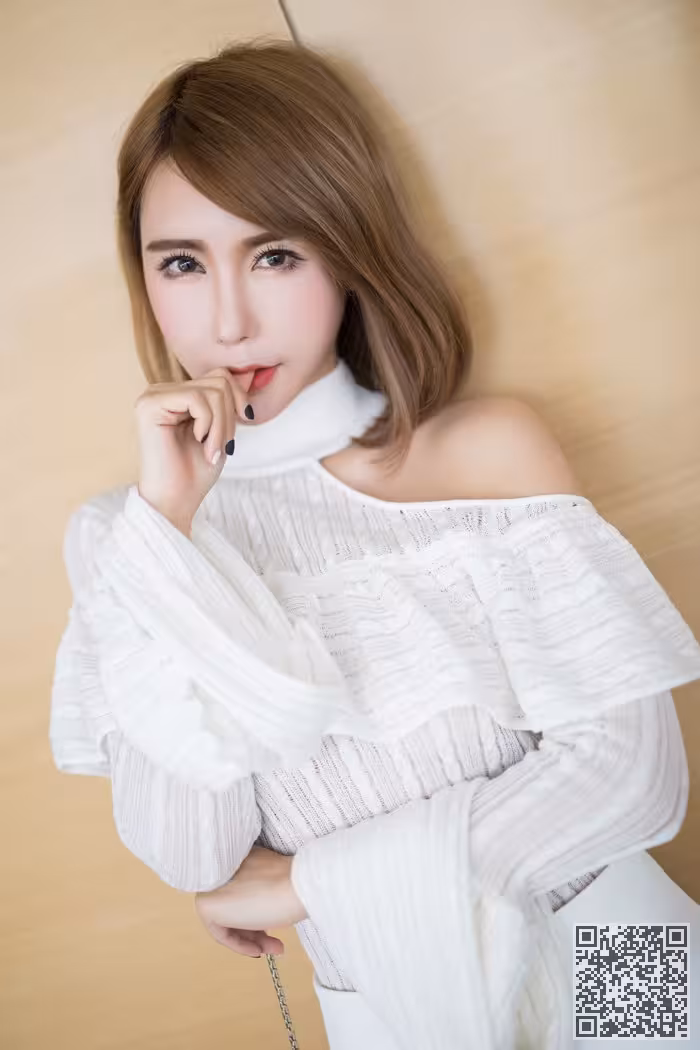 气质女神楚恬肤如凝脂让人目不转睛