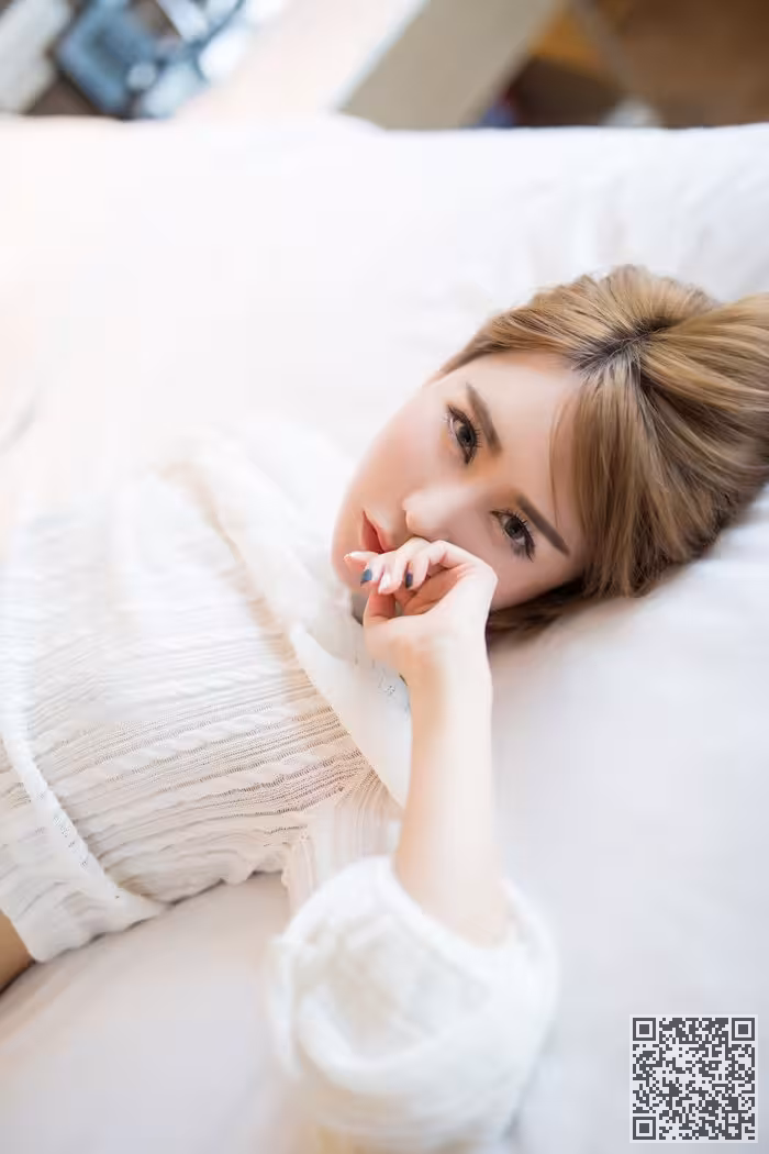 气质女神楚恬肤如凝脂让人目不转睛