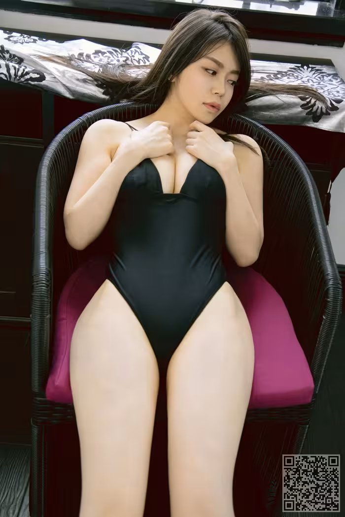 女冷艳少女涉谷由里肌肤白皙身材傲人