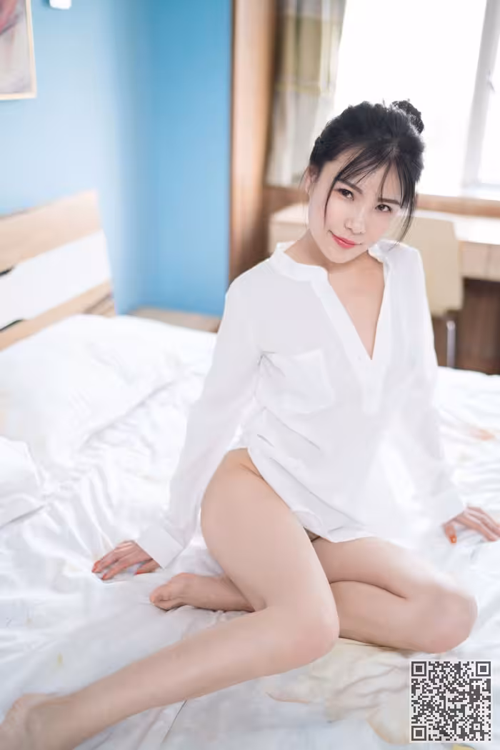 少妇丁筱南镂空旗袍白嫩娇躯极致诱惑