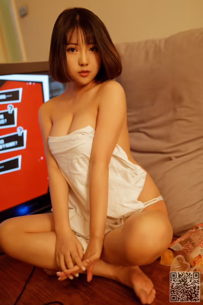 奈奈、裸身、酥胸
