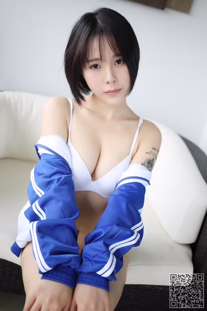 爆乳、少女、艾莉