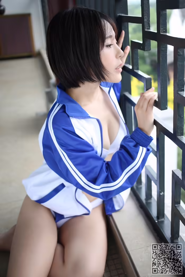 爆乳、少女、艾莉
