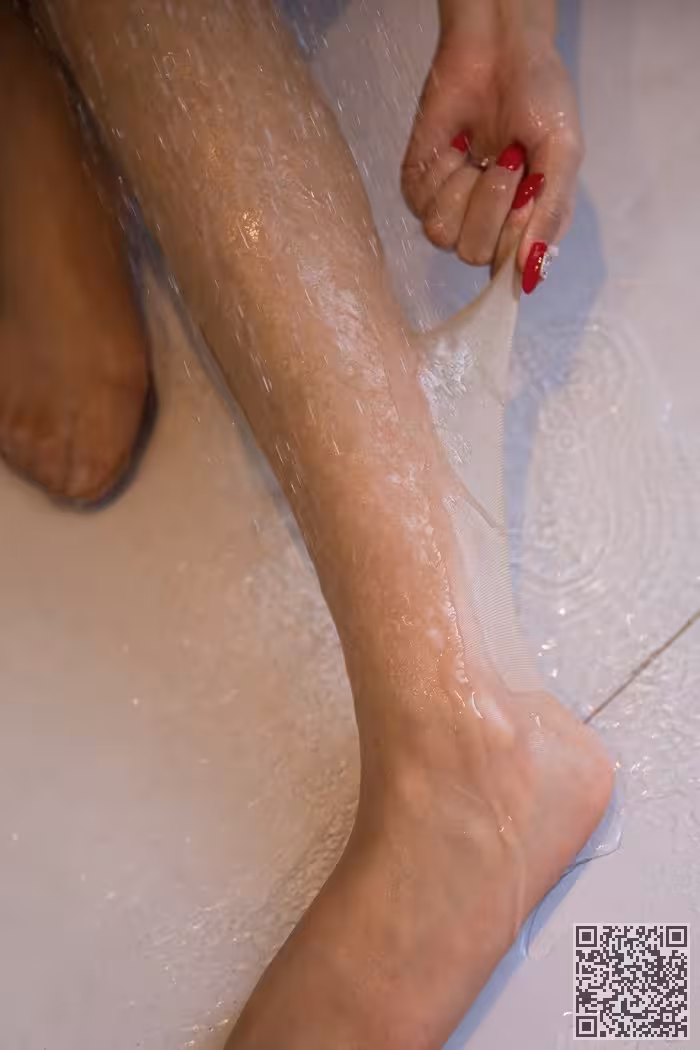 气质美人杨晨晨湿身诱惑尽显婀娜身姿