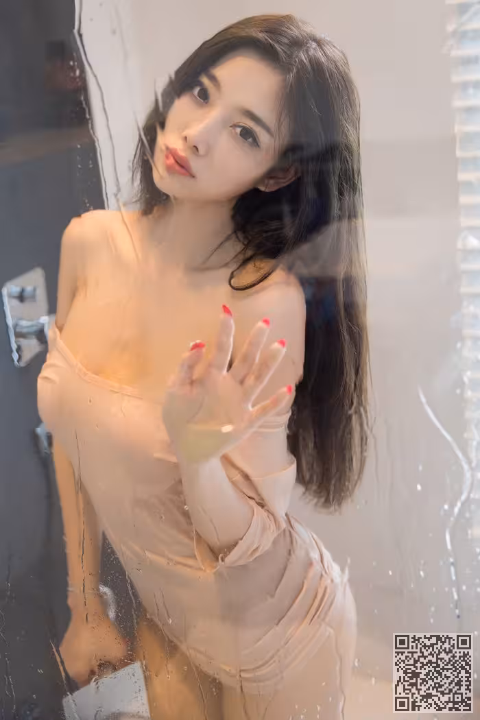 气质美人杨晨晨湿身诱惑尽显婀娜身姿