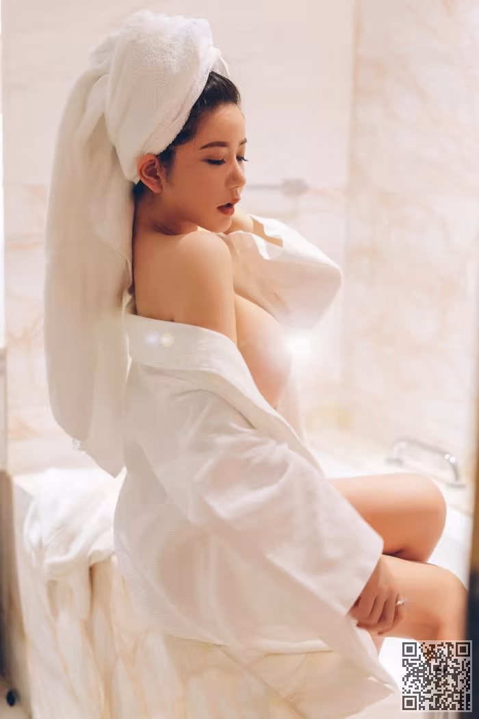 心妍、沐浴照、袒胸露乳