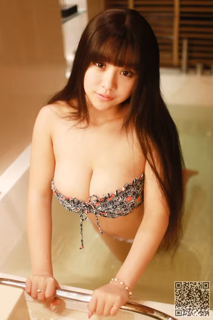 童颜巨乳可儿绝美身姿傲人双峰遮不住