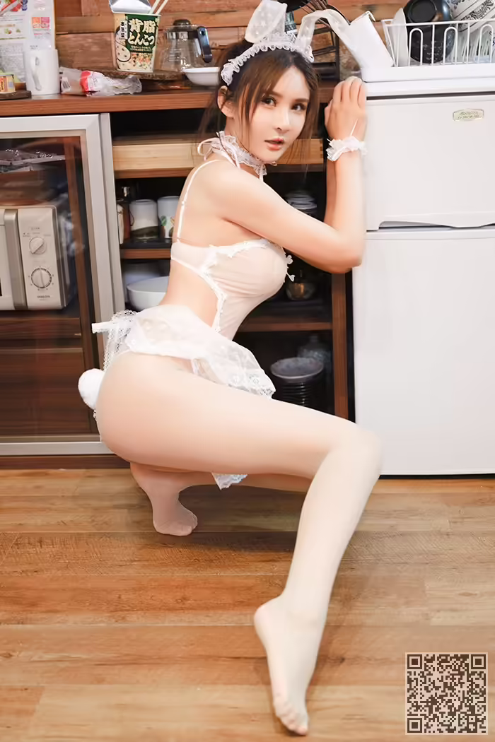兔女郎、尹菲、前凸后翘