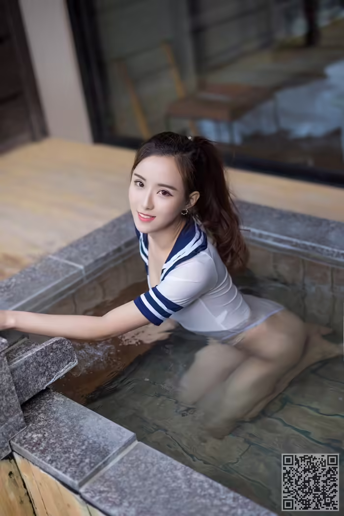 女神、猫宝、湿身
