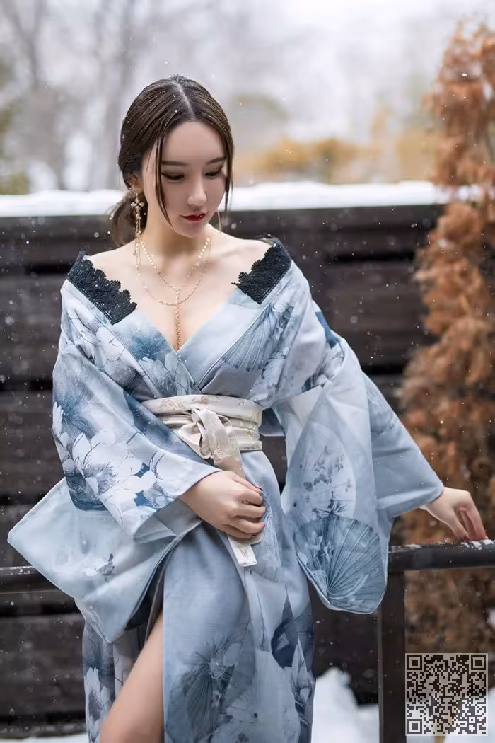 美艳佳人周于希饱满胸脯迷人红唇撩人