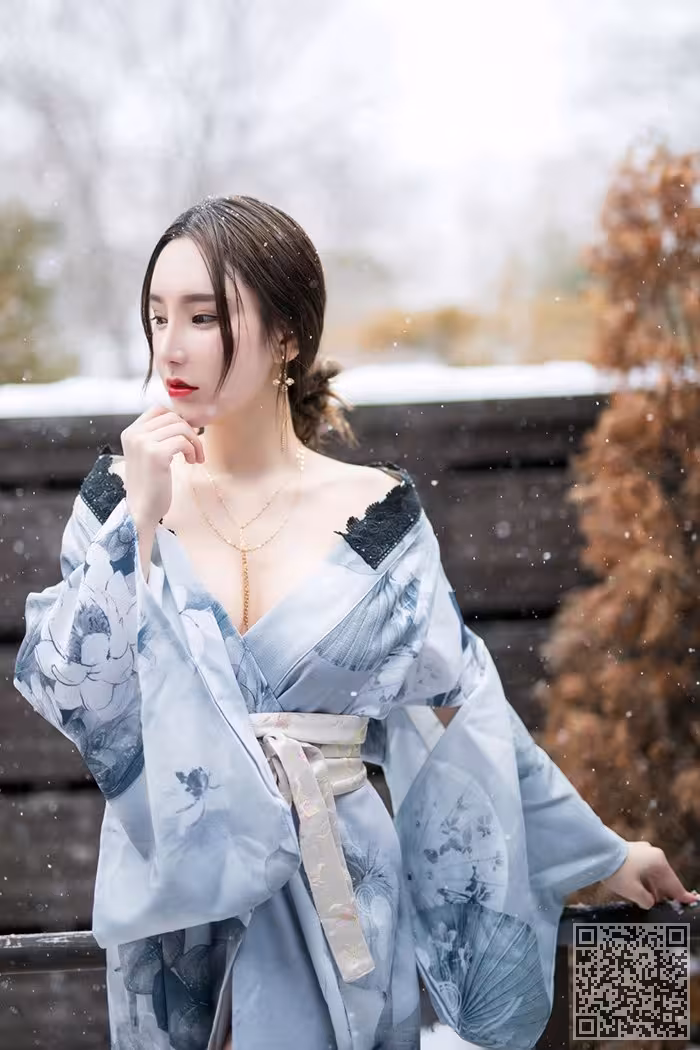 美艳佳人周于希饱满胸脯迷人红唇撩人