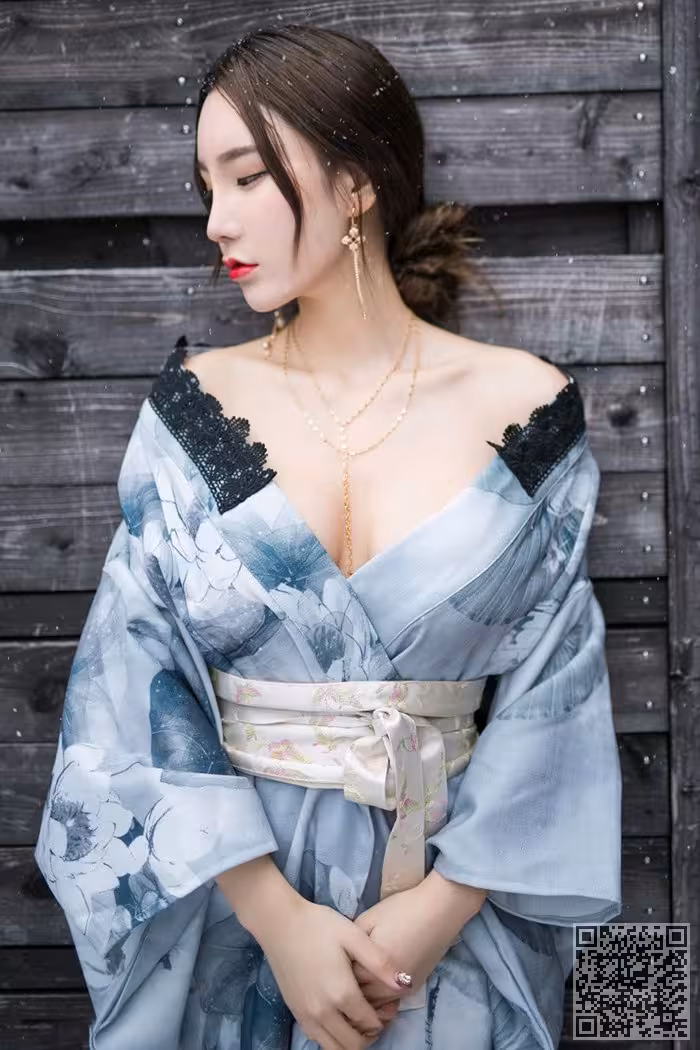 美艳佳人周于希饱满胸脯迷人红唇撩人