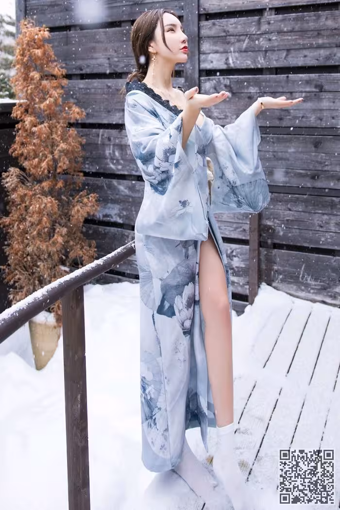 美艳佳人周于希饱满胸脯迷人红唇撩人