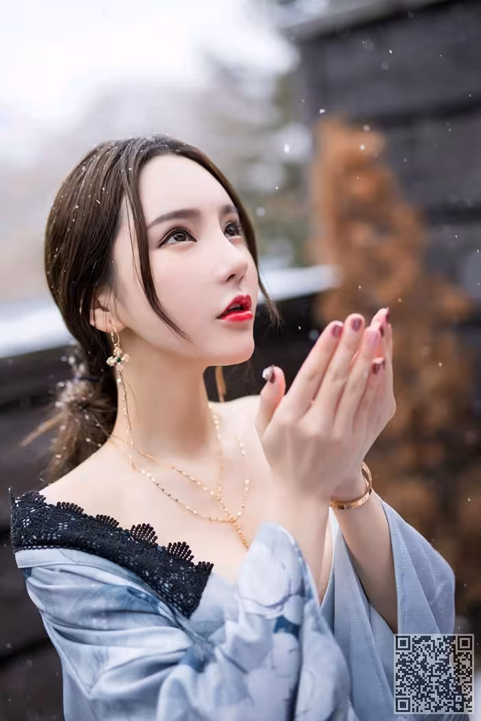 美艳佳人周于希饱满胸脯迷人红唇撩人