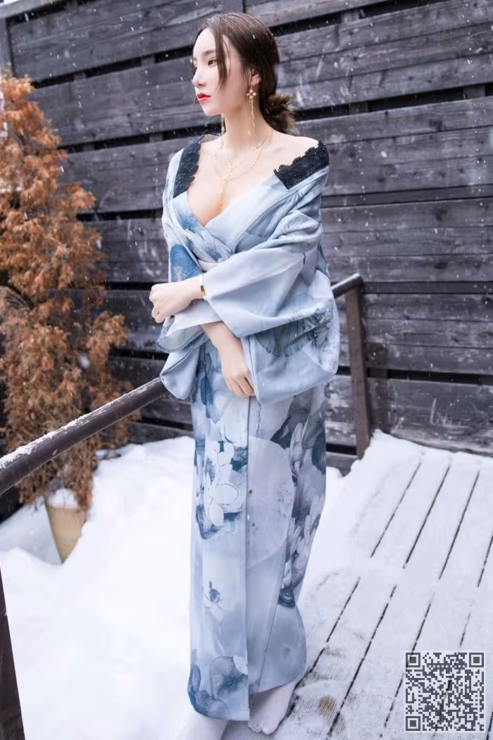 美艳佳人周于希饱满胸脯迷人红唇撩人