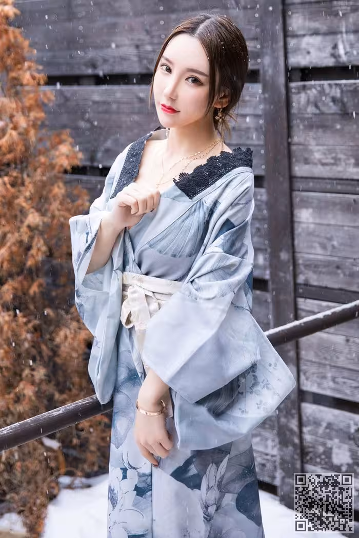 美艳佳人周于希饱满胸脯迷人红唇撩人