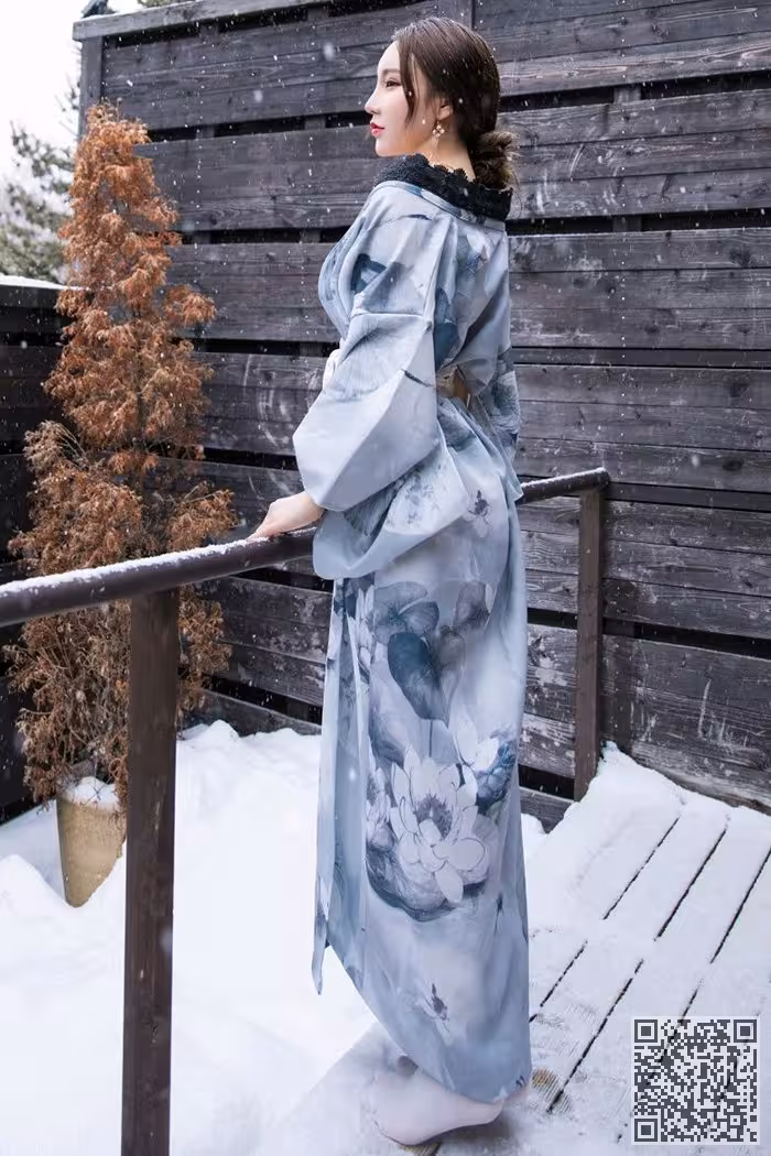 美艳佳人周于希饱满胸脯迷人红唇撩人