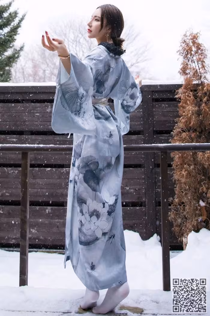 美艳佳人周于希饱满胸脯迷人红唇撩人