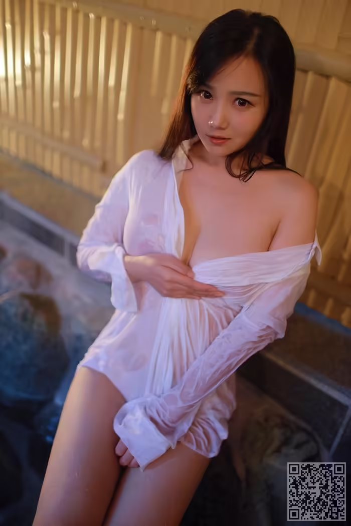 徐微微、湿身、诱惑