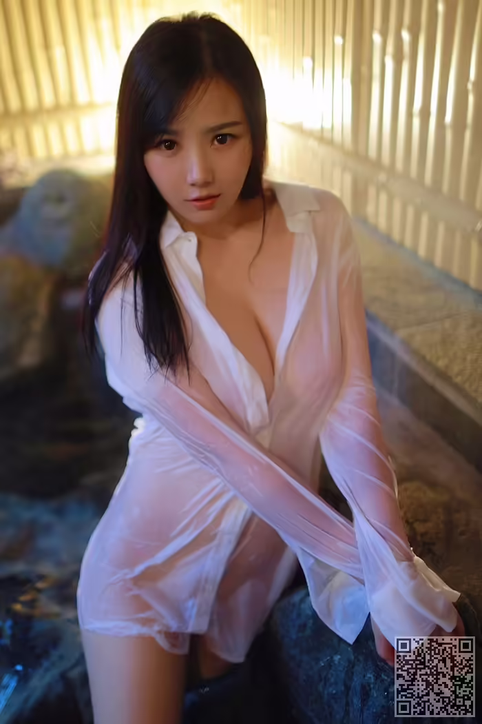 徐微微、湿身、诱惑